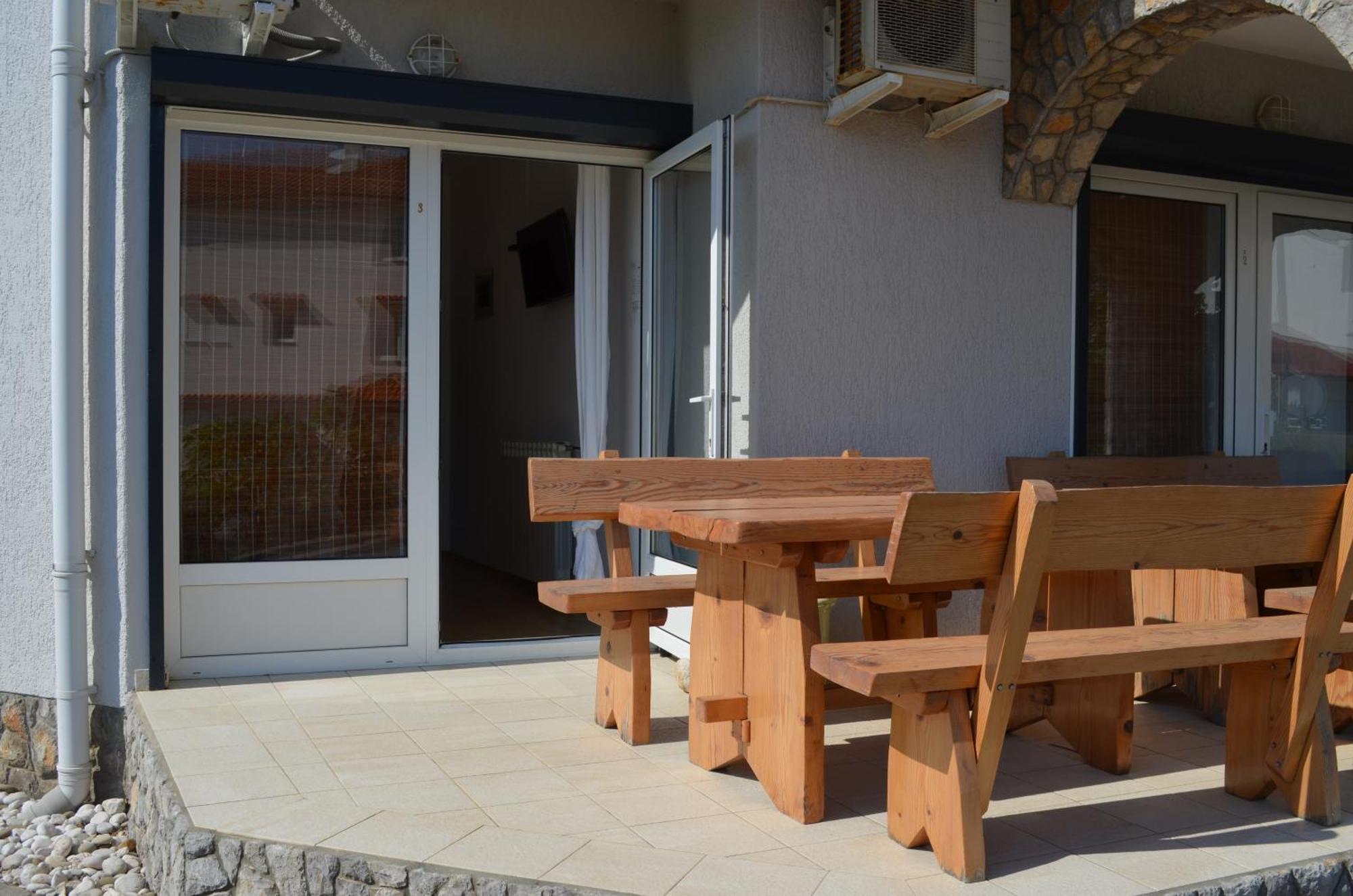 Apartments Leticia I Baška Exterior foto